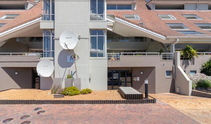 1 Bedroom Property for Sale in Bloubergstrand Western Cape